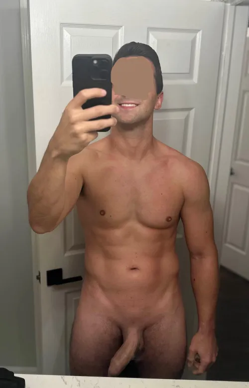 33 M - looking for a cute girl to keep me warm today