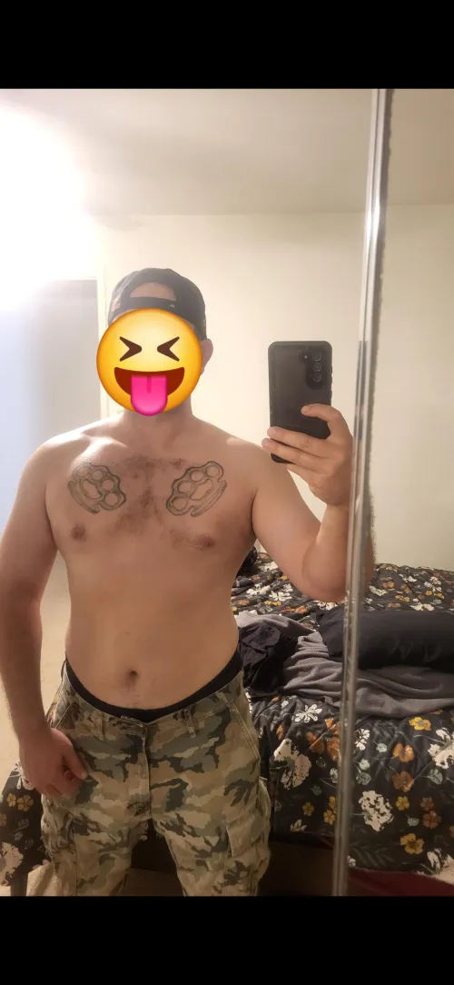 33 [M4F] - Any Oahu girls need a v-day lover?