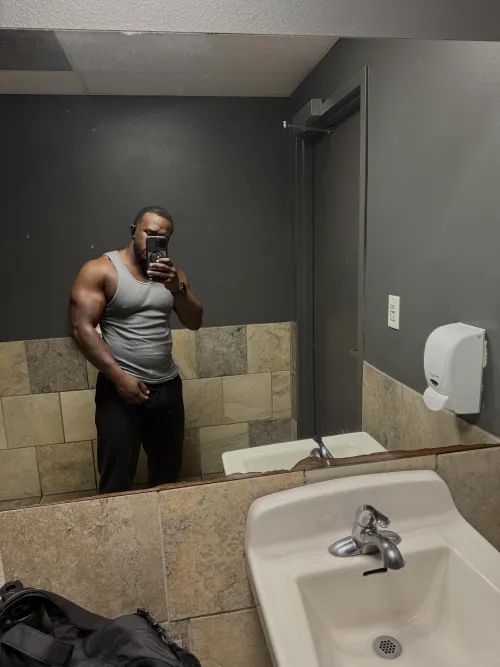 33 [M4F] BBC.. Will be in Lafayette Next Weekend. Any pretty lady allowed to come vibe and some fun. 🖤😈 Serious inquiries only please.