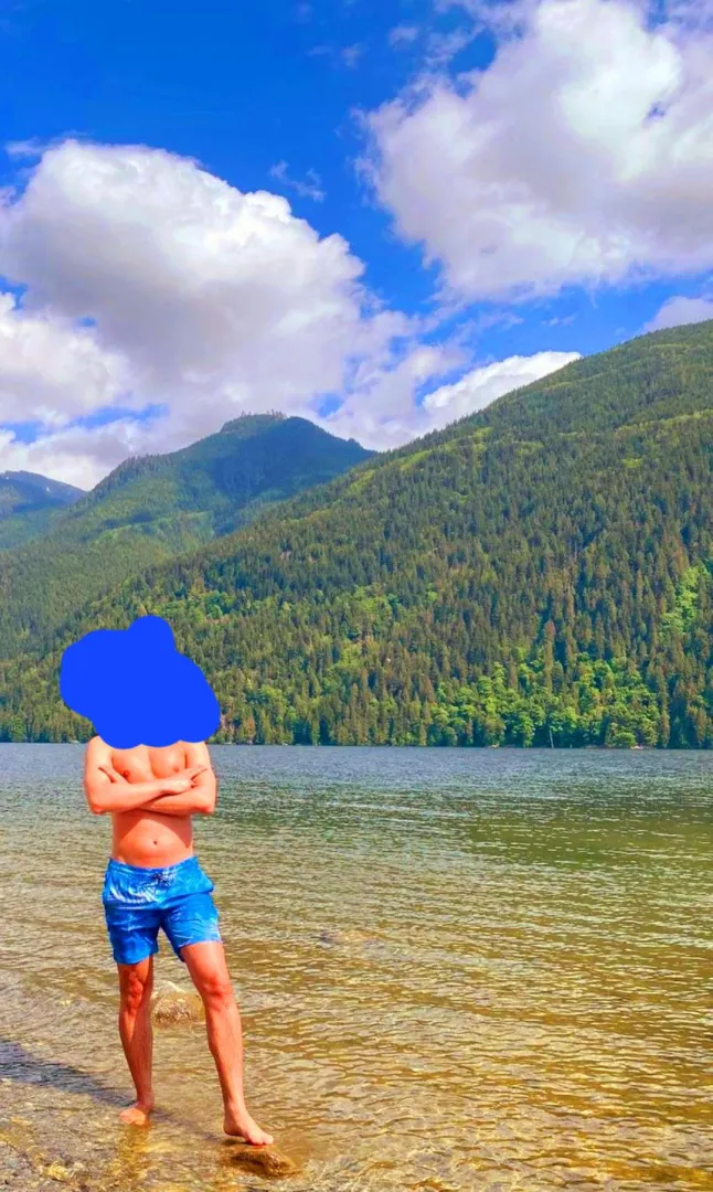 33 [M4F] European guy, 6ft 3, fit, cheerful, looking for single females or couples