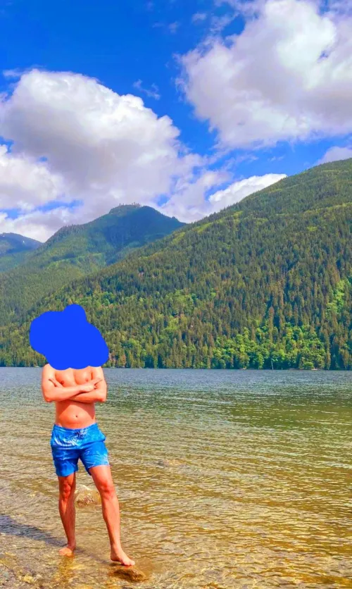 33 (M4F) European guy in Lower Mainland, 6ft 3 , fit , cheerful, looking for females or couples to have fun with