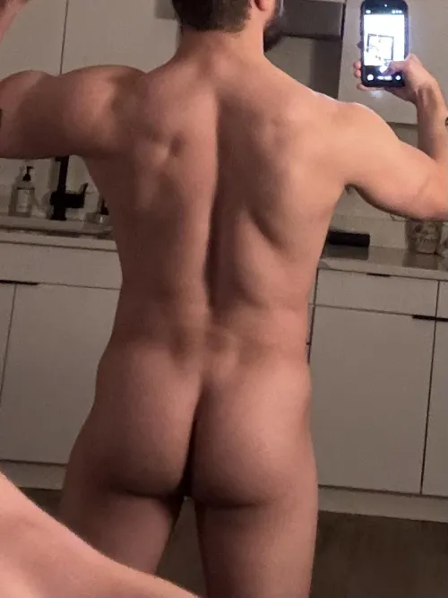 33 [m4m] looks for bros, can host