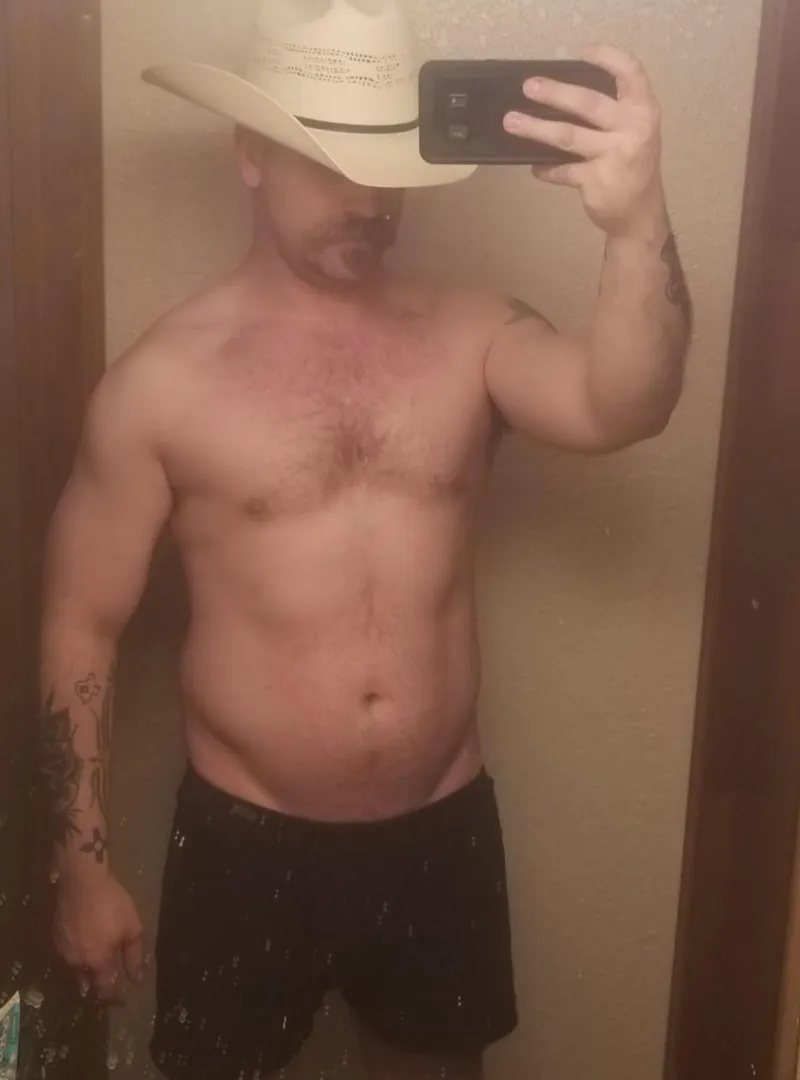 33 [M4MF] searching for couple to have a sensual and lively time with.