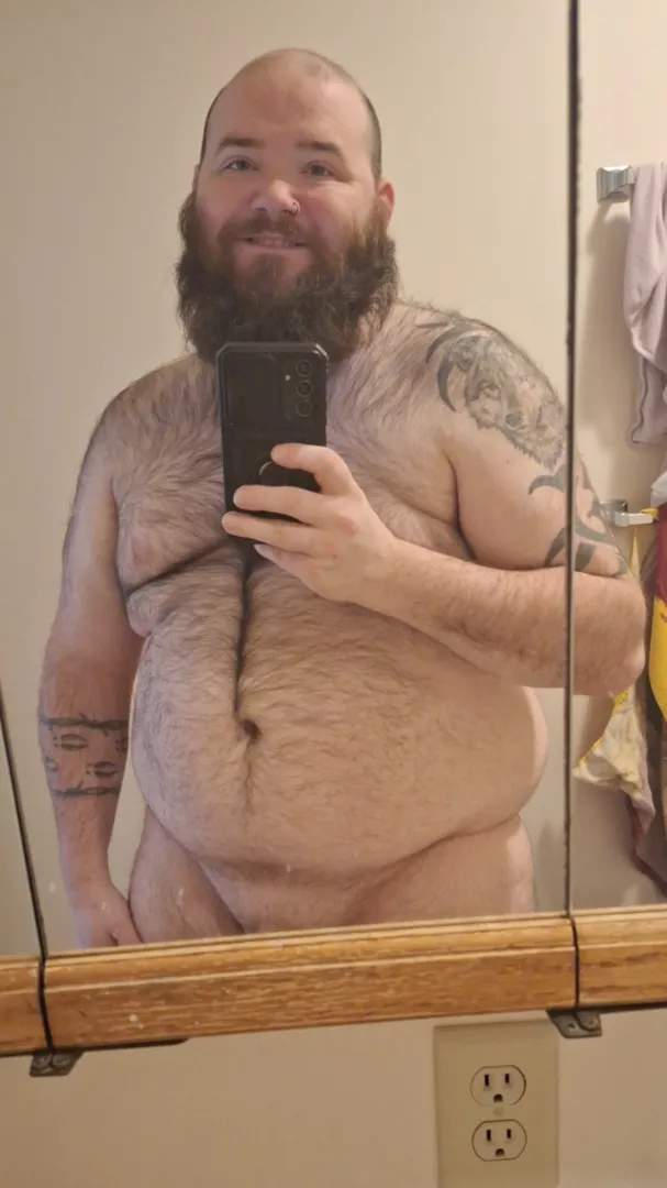 33 (Martinsburg WV) Anyone like hairy dad bods lol