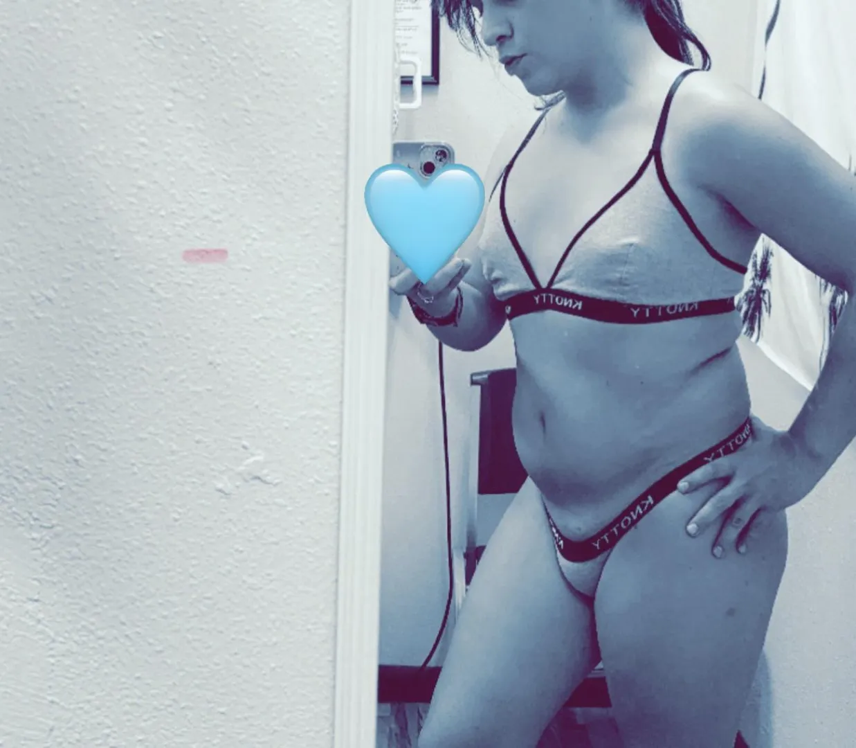 [33] - #OlympiaWA - Seeking woman for scat play