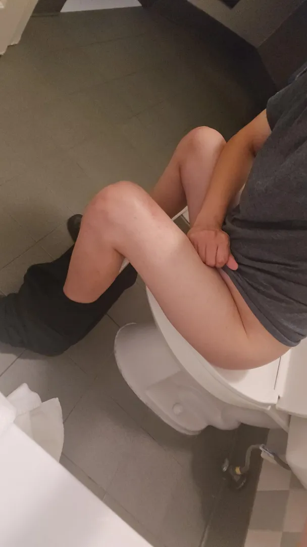 33 year old gay total bottom here looking for a toilet top FWB. I want someone that can eat my gassy farting asshole, maybe eats my shit too if you're into that, but not required. I'm 33 5'7 150 slim average body.. I am open to traveling and relocatin