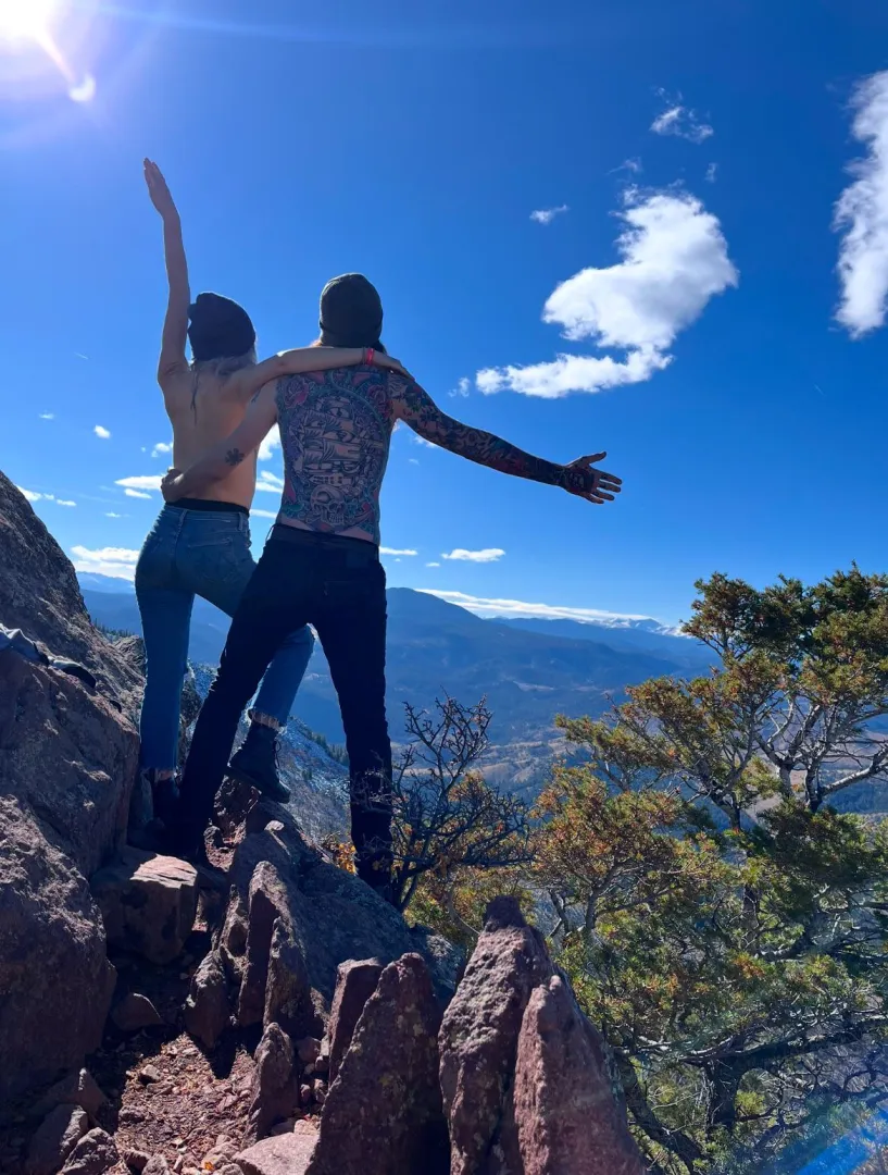 33MF Bi couple visiting