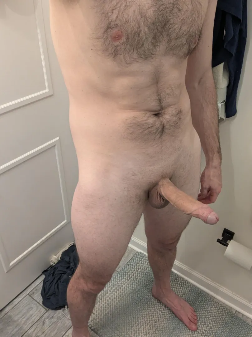 (34) 6'5 dad who can't take a shower without taking a pic