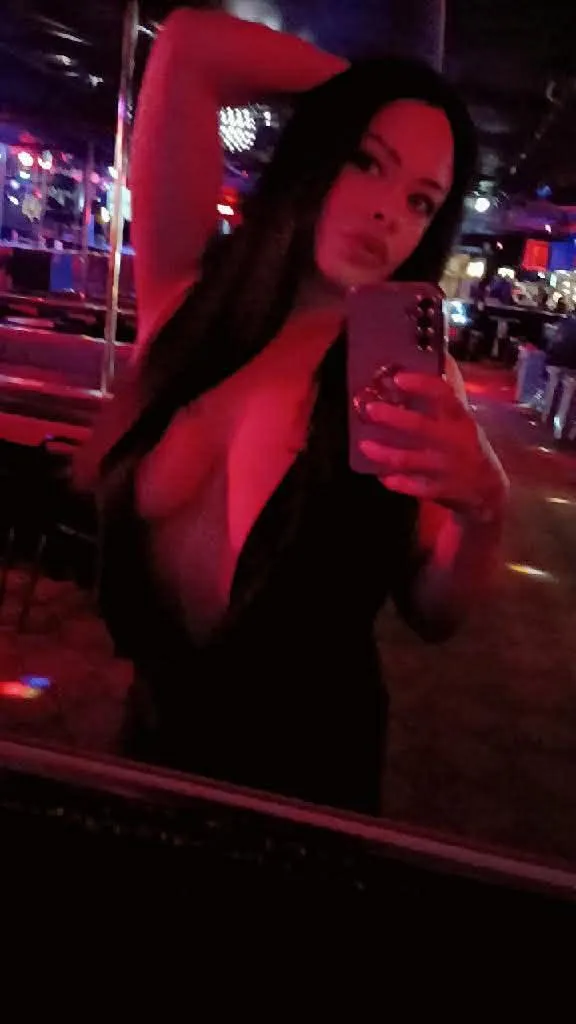 34 year old milf, just joined Reddit. Please be kind.