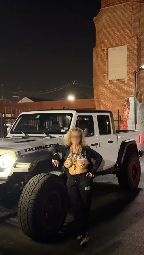 34DDD’s and 38’s go good together