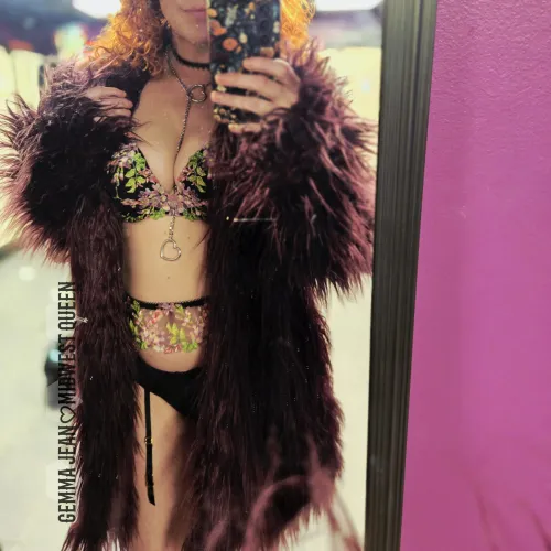 34[f4m] treat yourself! You deserve it (25+only!!)