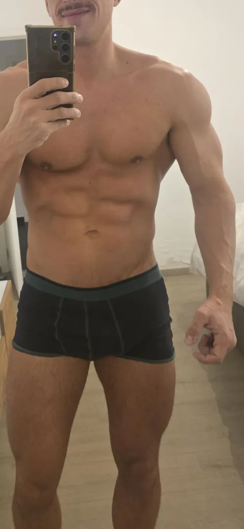 34M4T op zoek naar trans/femboy gf!