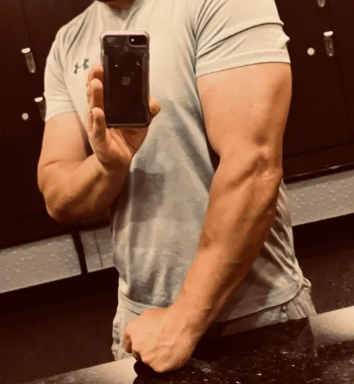 35 M4F Bozeman - Comfortable in life but missing physical touch. Is there a woman out there who relates?