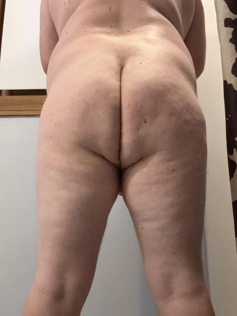 36 married guy home alone