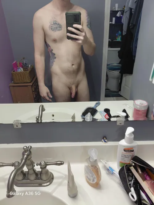 36m Southern Ill. Fresh out the shower ready to fuck the day!