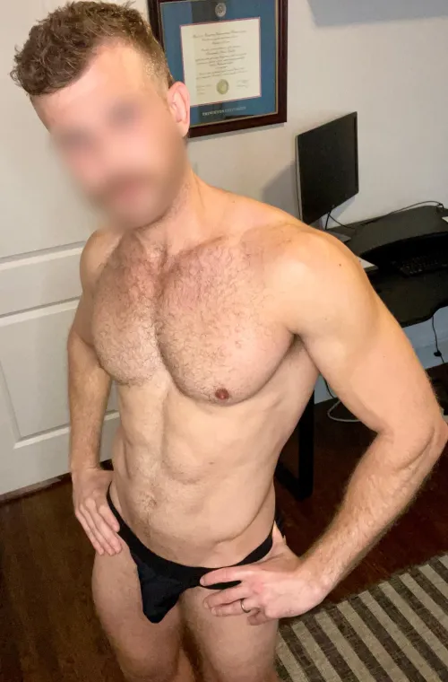 37 year old submissive muscle bottom, looking for smaller younger dude to dominate me and tear my ass up.