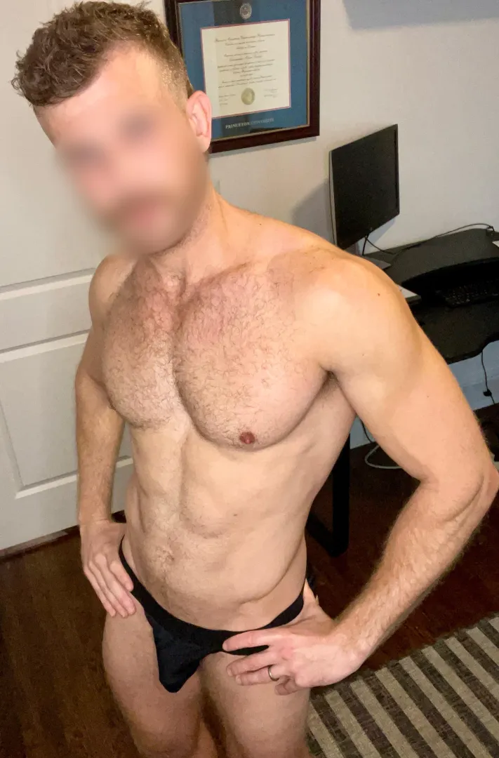 37 year old submissive muscle bottom, looking for smaller younger dude to dominate me and tear my ass up.