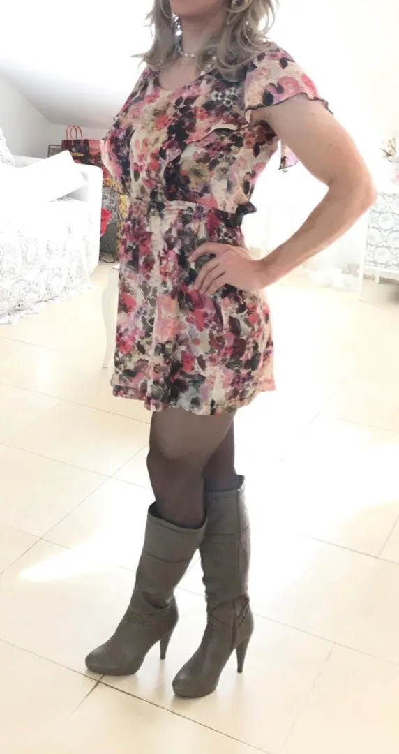 38 [S4A] #Boston - MILF mommy sissy looking for hung or other passable sissy friends