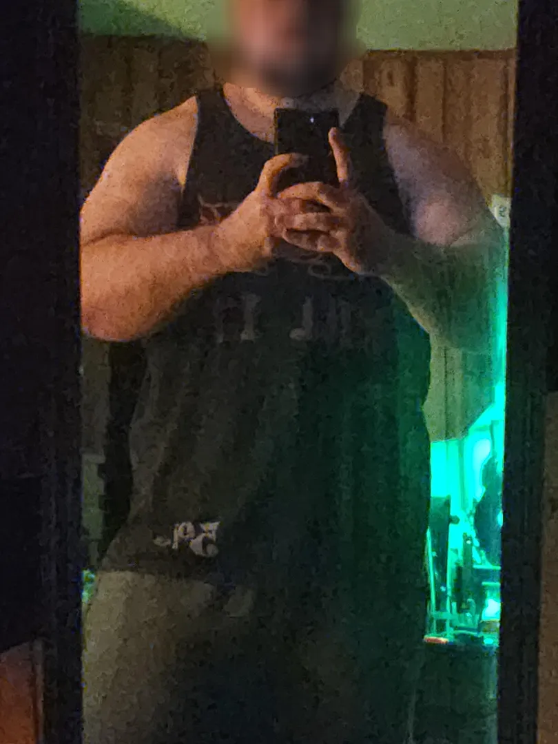 38 strong stocky weightlifter daddy top for a smooth sissy/cd near south knox and Seymour