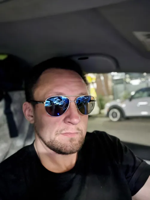 40 m4f hosting @ hotel Rose downtown waterfront