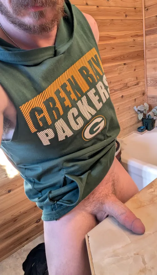 [40] recently single....