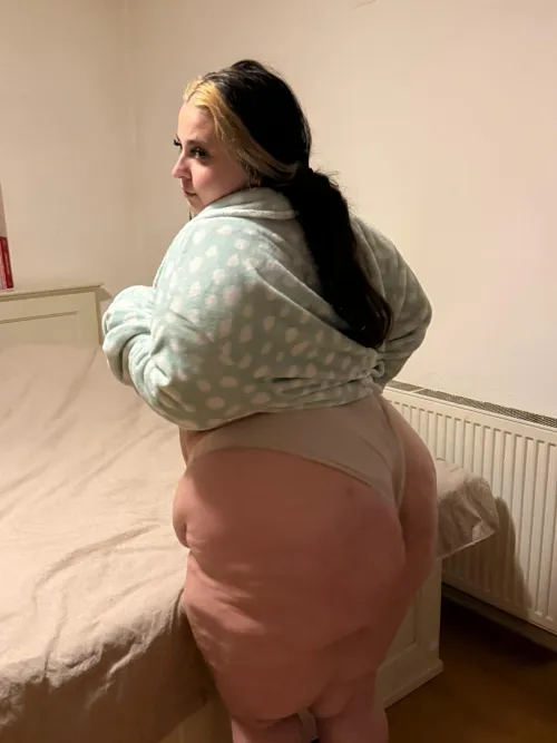 400lbs of pure happiness and cellulite