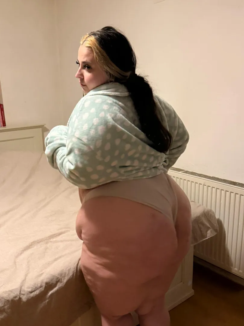 400lbs of pure happiness and cellulite