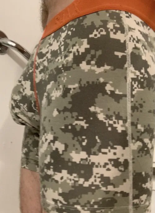 40m 6’6” giant  4 friends 