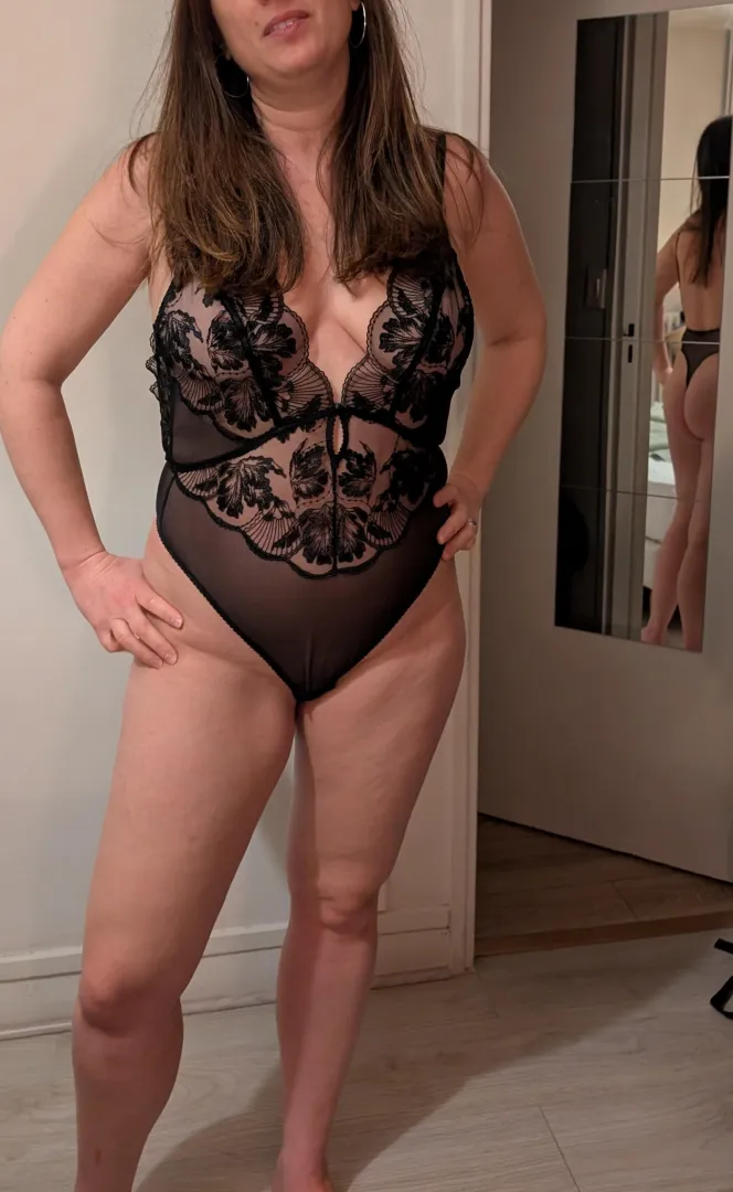 40yo milf in black