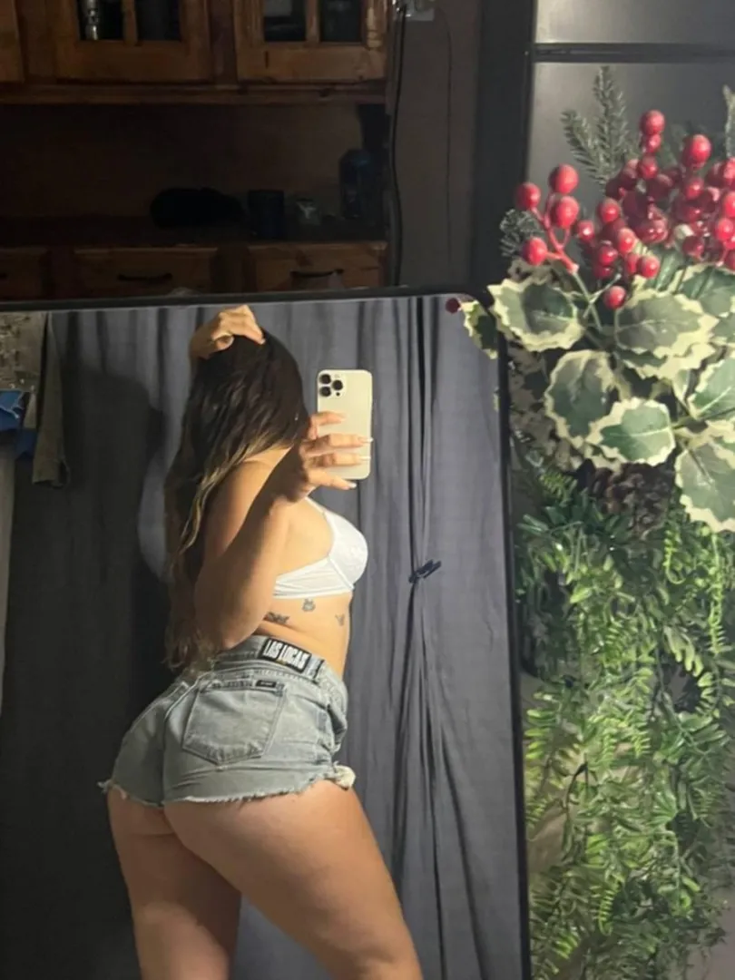 41, I have very low confidence in my body but seeing you like my pics makes me feel hot again