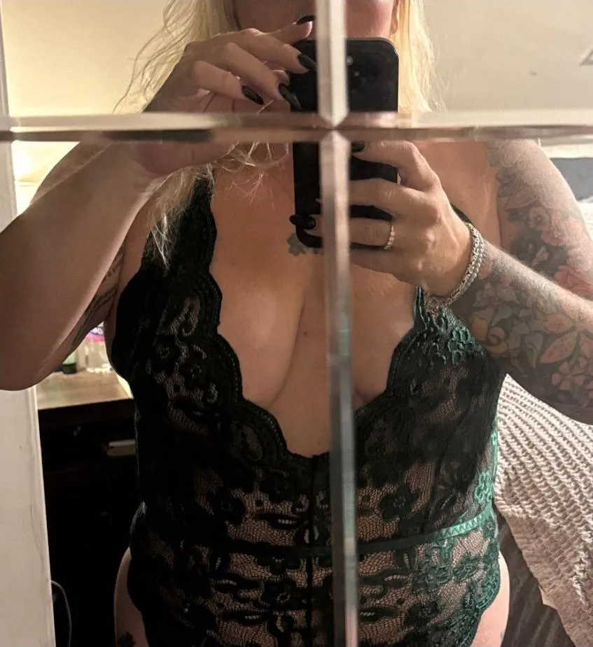 42 F 47 M Sea Coast area