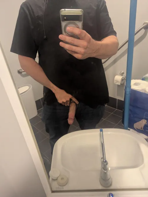 (43) Busy today, only time for a quick flash!