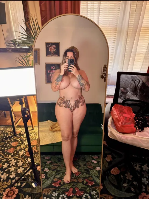 43 this MILF needs some attention