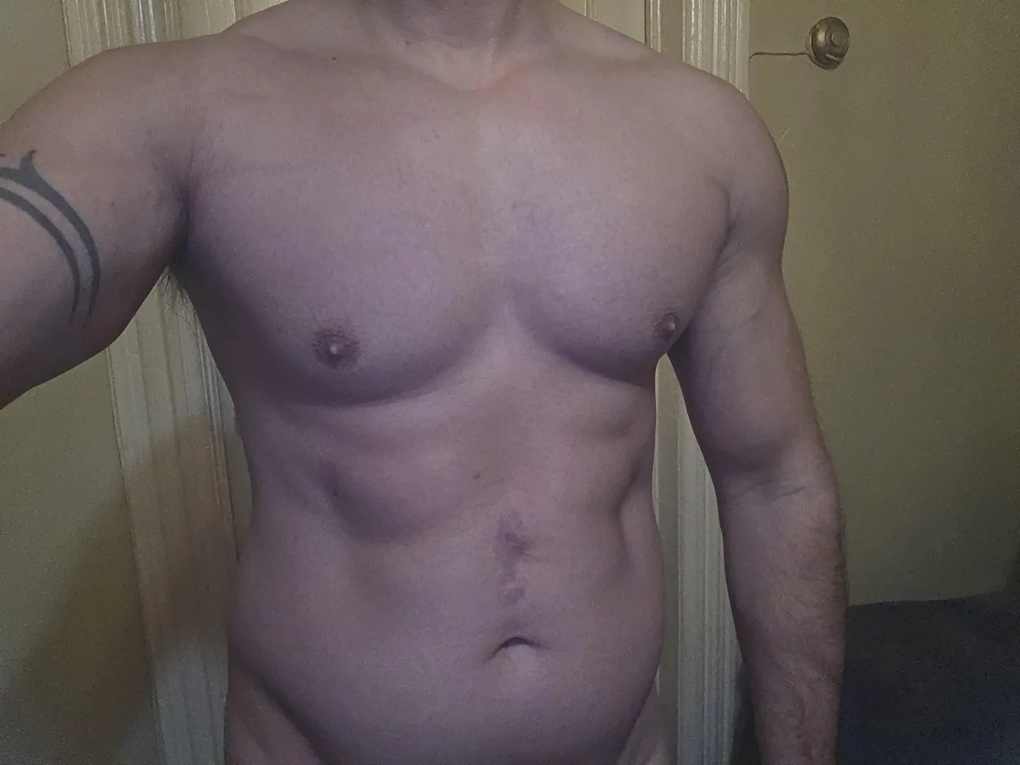 43M - Babylon/Long Island/Queens- seeing if a woman or couple is up looking for a fun single guy tonight, avail now or later.Into one on one or MFM just nothing bi. Dscrete,respectable very energetic in bed and a full tank. Tested clean for bare fun. Up 