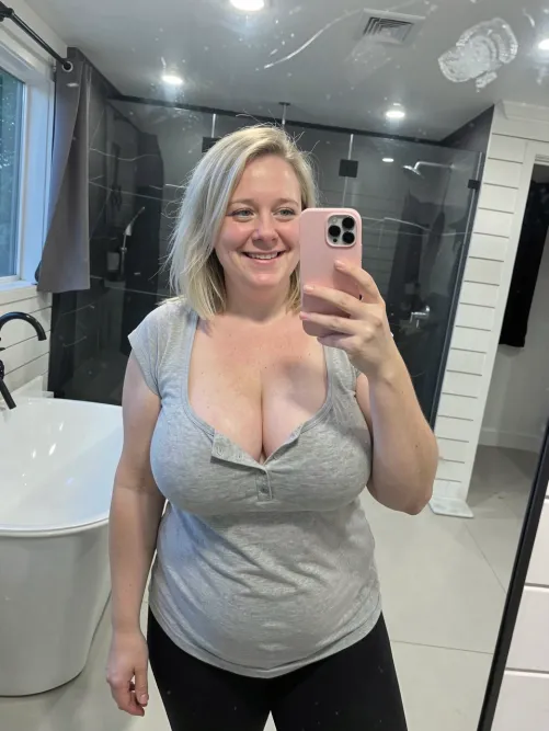 45F Hey! I heard you guys like cleavage?