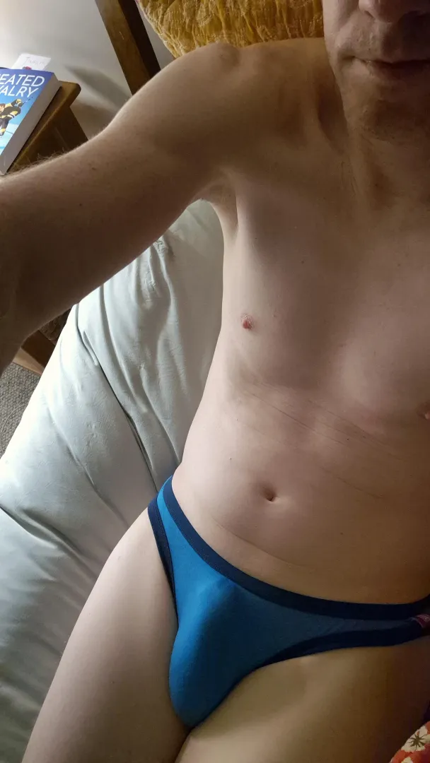 46 M chilling in bed, need someone to chat with @stockmanjazz