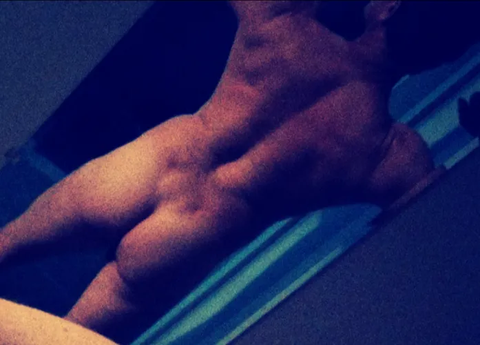 [48] it looks better bent over !