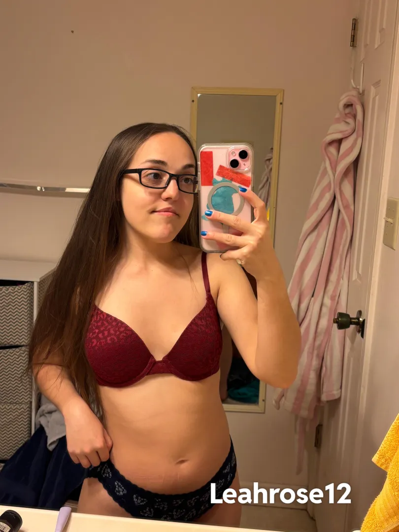 4’8 petite do you find me attractive? 