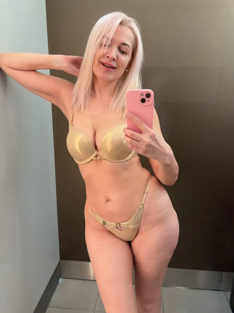 53yo milf and still making younger guys weak…