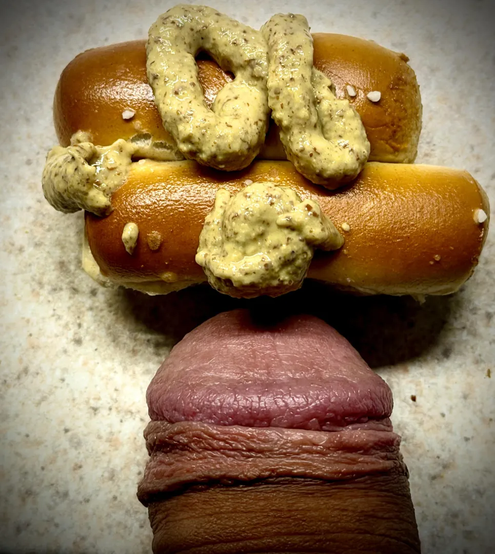 (54) Pretzel 🥨 or soft cock? It will grow for you