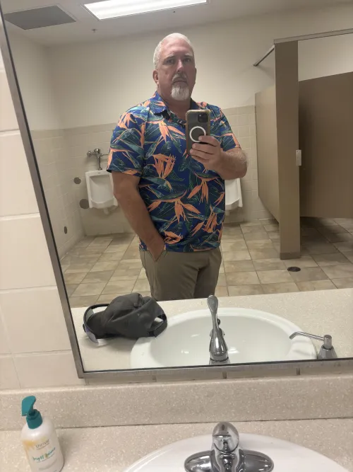 55 [M4F] looking for a hotwife or couple.