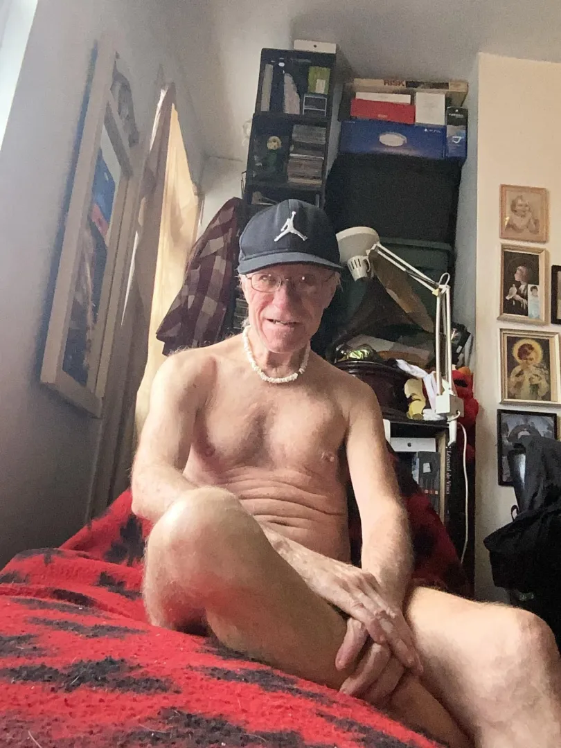 65-Nudist,Montréal,bonjour,Hi!