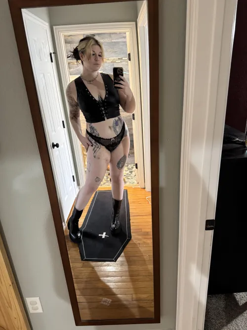 6’8 in these boots and ready to look you eye to eye. [f]