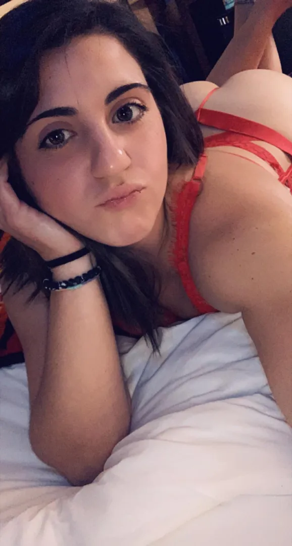 716 Pro-tip if you’re Spending valentines doom scrolling… flowers last a week but my all access valentine lasts way longer 