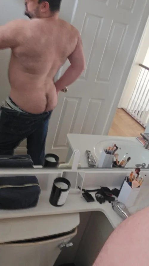 A friend complained I only ever show off one side (the one were I enjoy most attention) so here's my other view. Properly thick [36].