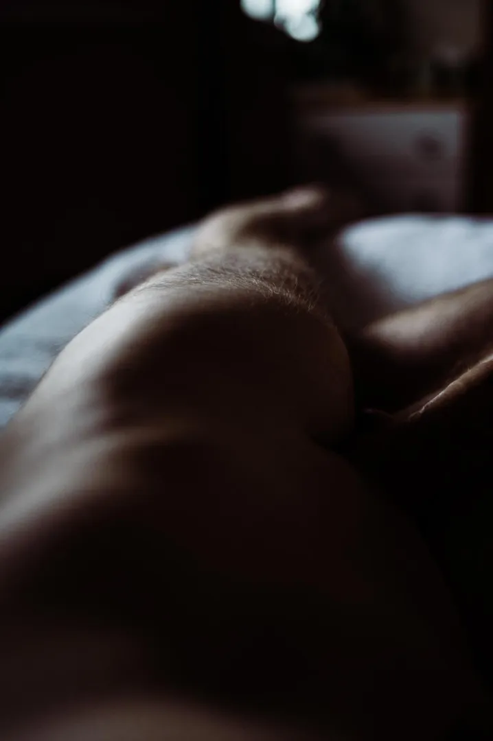 A glimpse for Thighsday...