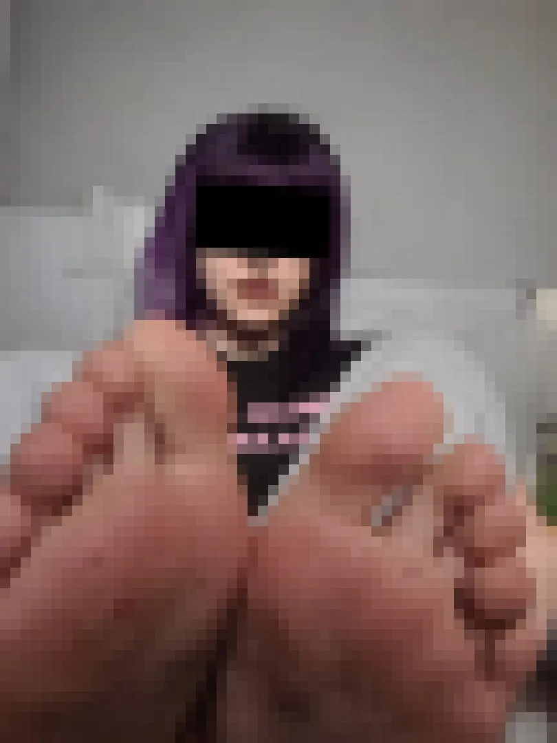 A loser like you deserves nothing. Now say thank you.