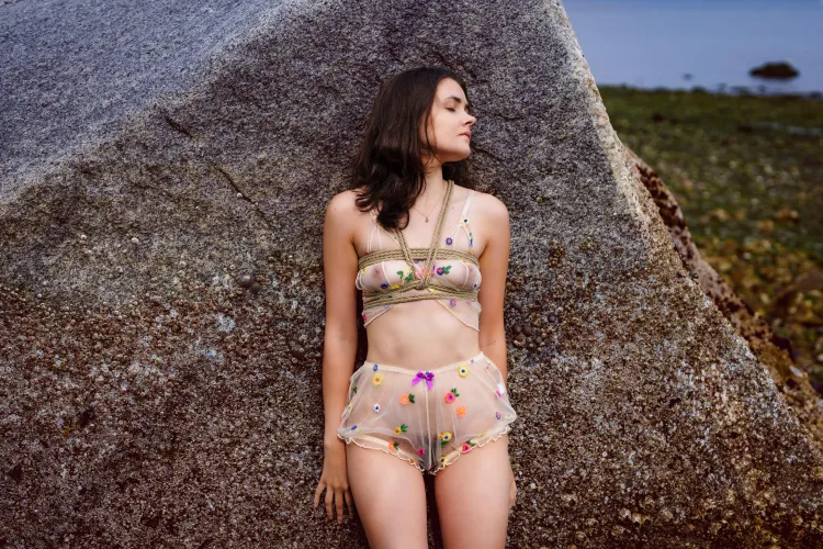 A simple chest harness outdoors !!