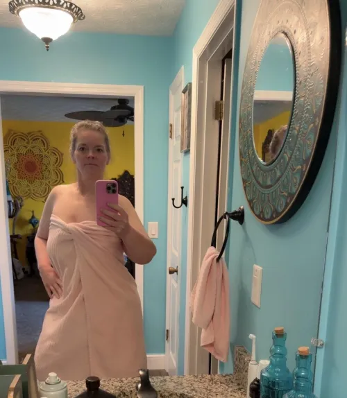 A towel finally fits around me! 185 pounds gone, 30 to go! #fitness #feelinggood