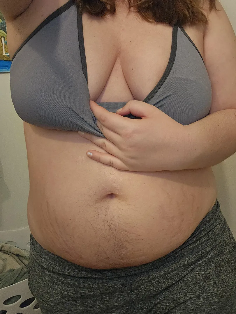 About to workout...How's your day going..?